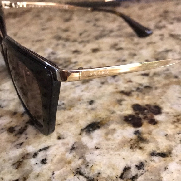 Prada sunglasses - Picture 4 of 4